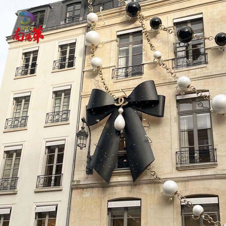 Large Outdoor Lighted Bows for Shopping Mall